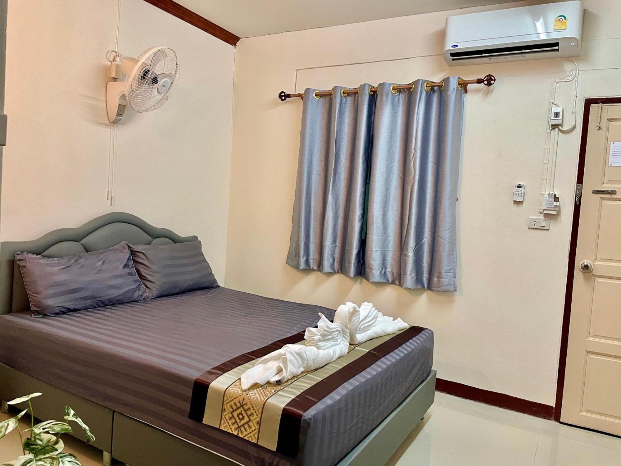 2B Cozy Hostel ตรัง Εξωτερικό φωτογραφία